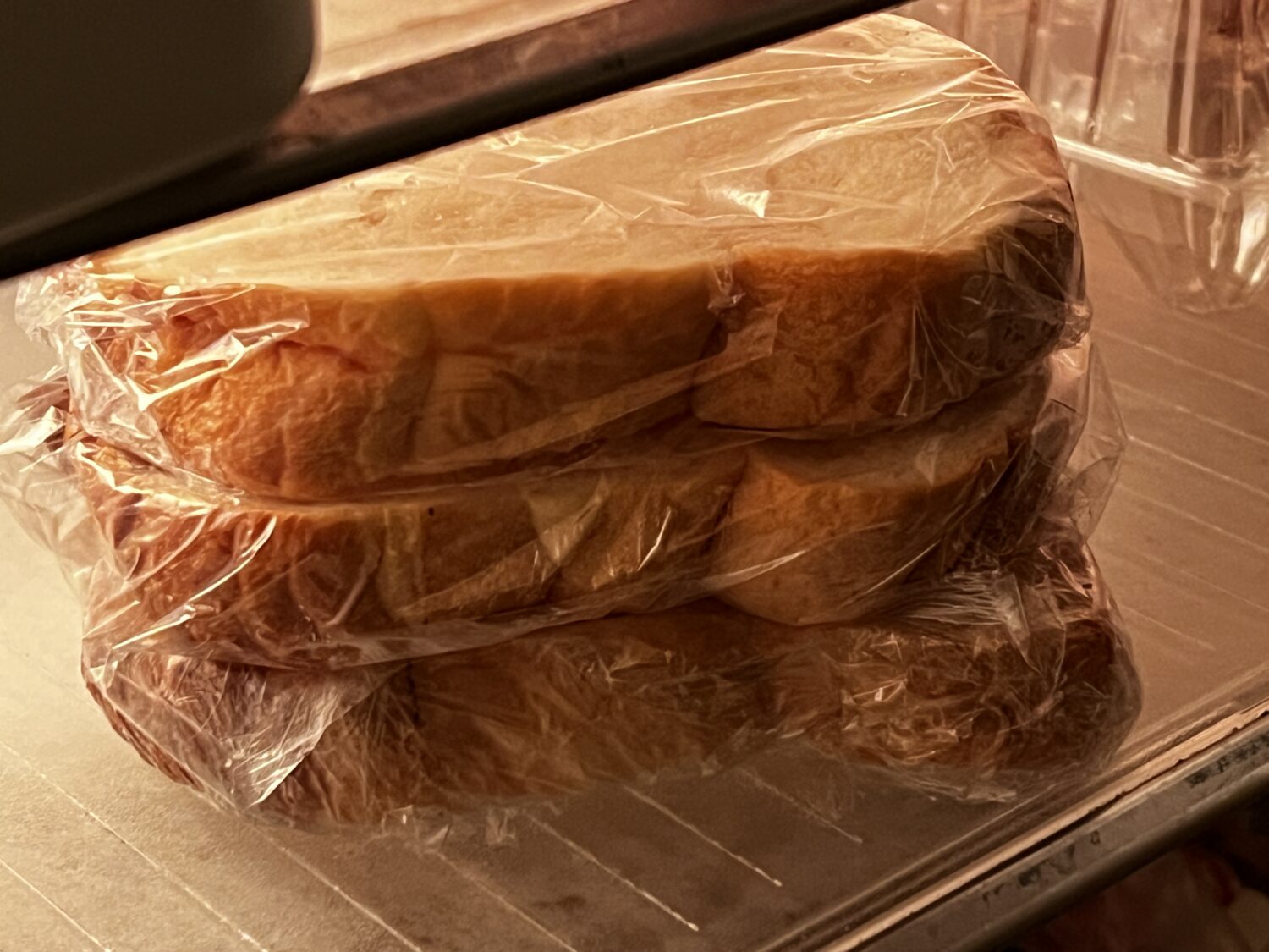 冷蔵庫の食パン